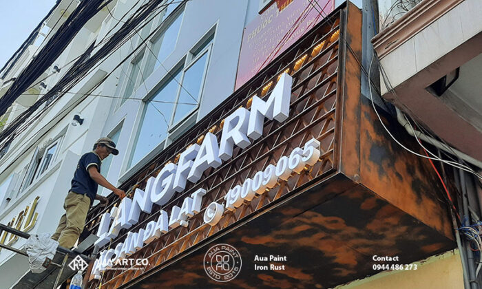 thi công bảng hiệu sắt rỉ sét